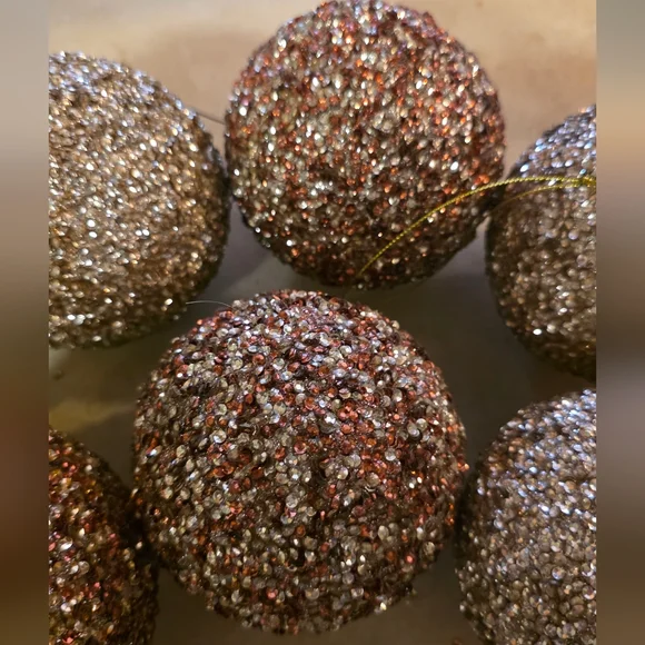 Set of Glittery Filler Balls - Picture 3 of 6